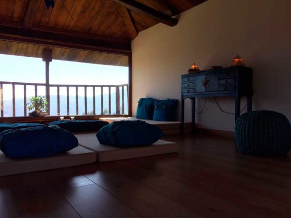 Meditación en "La Casa de la Abuela Milagros" casa rural por habitaciones en Asturias